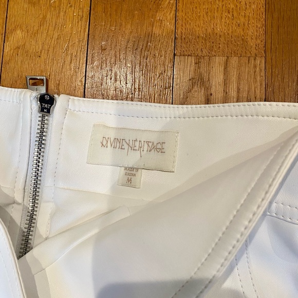 Revolve - Vegan Leather - Western Style - White Mini Skirt - Size M - Picture 4 of 5
